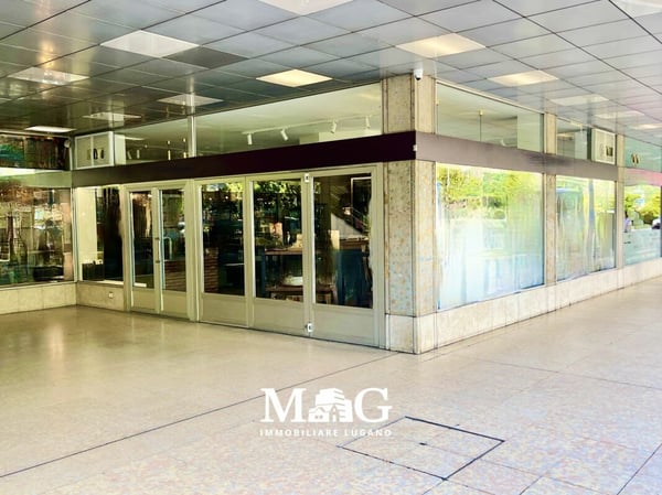 Lugano Centro: Locale commerciale con 3 grandi vetrine fronte lago 6