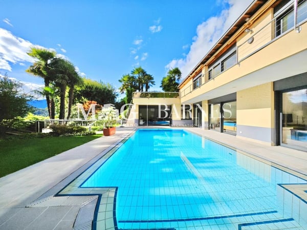 Lugano: Villa signorile con piscina, giardino e rustico privato 1