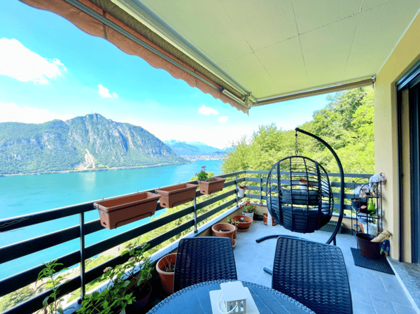 Campione d'Italia: Attico con terrazzo solarium vista lago, 1.5 locali