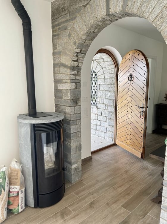 Capriasca, Lopagno: Casa immersa nel verde con prato e bosco 7