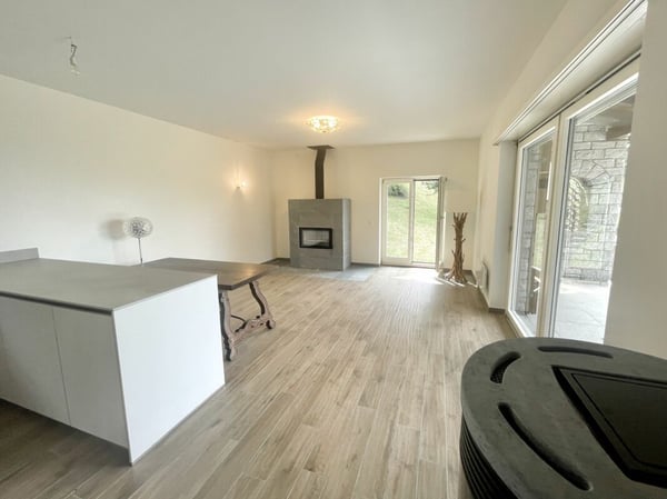 Capriasca, Lopagno: Casa immersa nel verde con prato e bosco 2