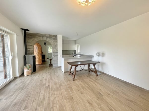 Capriasca, Lopagno: Casa immersa nel verde con prato e bosco 4