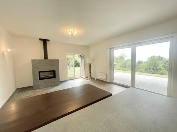 Capriasca, Lopagno: Casa immersa nel verde con prato e bosco 9