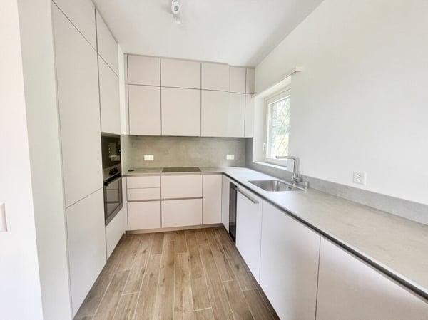 Capriasca, Lopagno: Casa immersa nel verde con prato e bosco 5