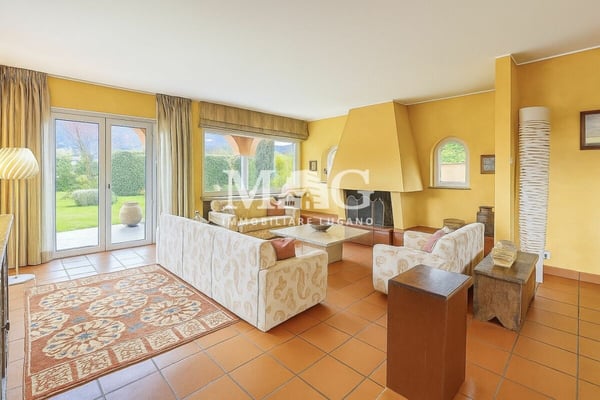 Collina d'Oro - Villa Signorile di 360 mq con giardino e terreno edificabile 6
