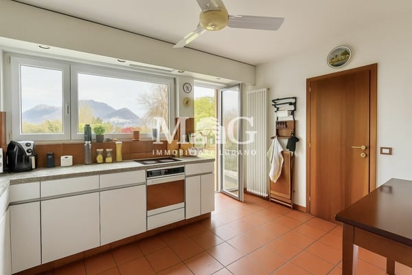 Collina d'Oro - Villa Signorile di 360 mq con giardino e terreno edificabile 11