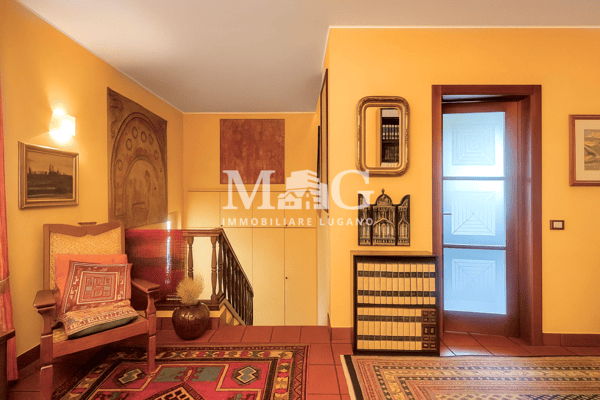 Collina d'Oro - Villa Signorile di 360 mq con giardino e terreno edificabile 10