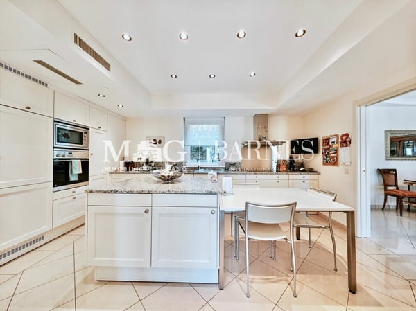 Lugano, Manno: VILLA SIGNORILE, elegante con piscina e dépendance 12