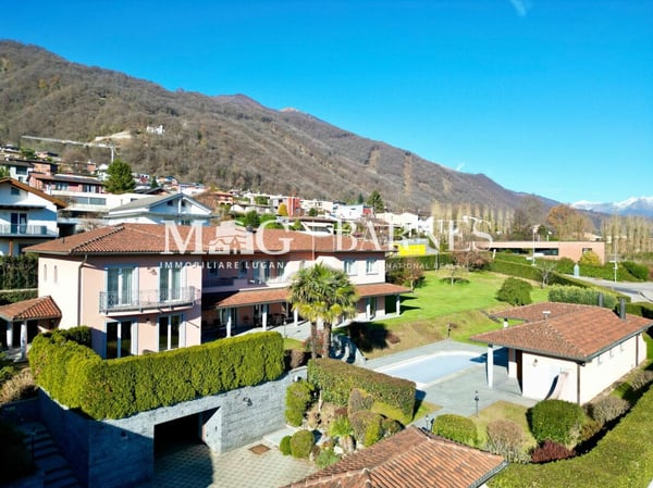 Lugano, Manno: VILLA SIGNORILE, elegante con piscina e dépendance 2