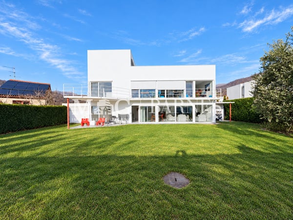 Lugano, Dino: Villa moderna con giardino, terrazze e vista aperta 7