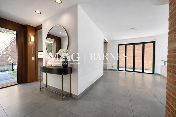 Lugano: Villa vista lago con giardino privato 13