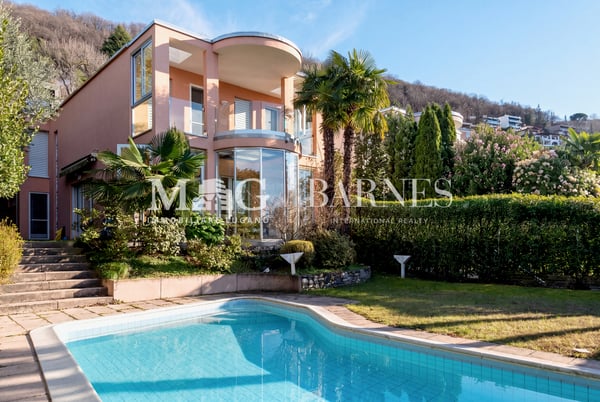Montagnola, Collina d'Oro: Villa con piscina e vista lago