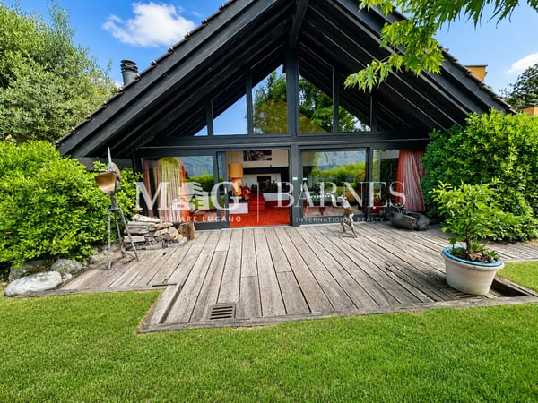 Lussuosa villa in vendita a Comano. Giardino e vista. Da rinnovare 1