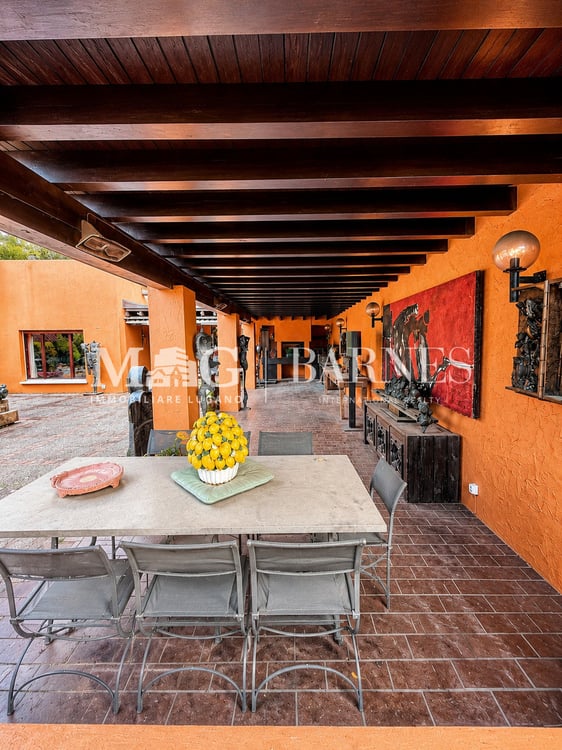 Lussuosa villa in vendita a Comano. Giardino e vista. Da rinnovare 5