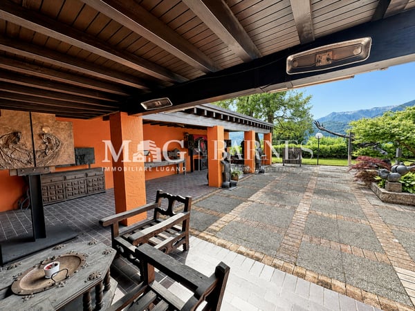 Lussuosa villa in vendita a Comano. Giardino e vista. Da rinnovare. 5