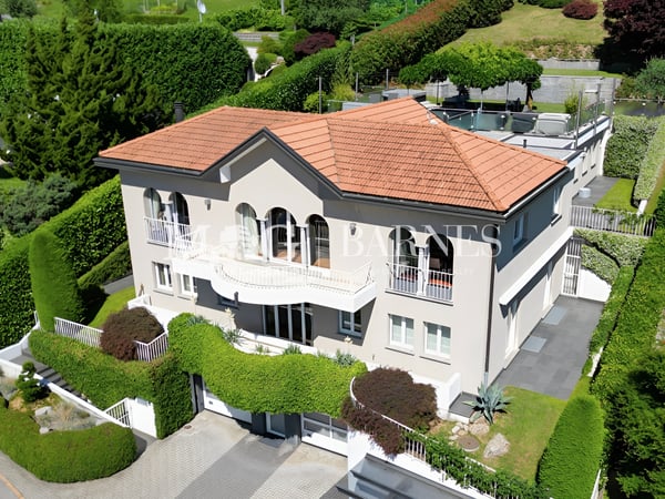 Elegante villa signorile nella magia della collina di Comano