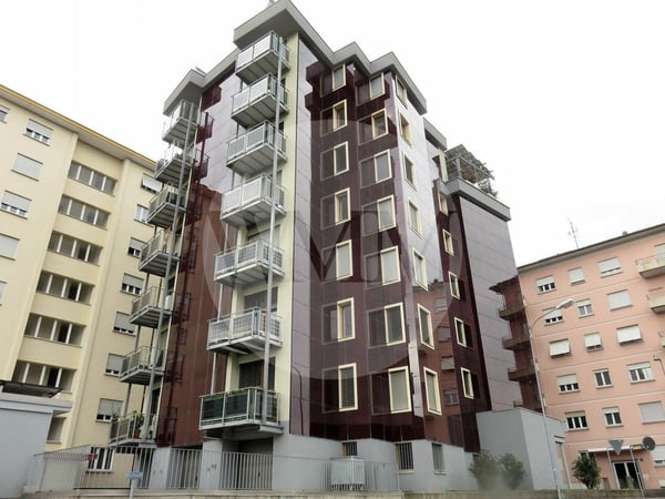 LUMINOSI 1.5 LOCALI IN STABILE MINERGIE 1