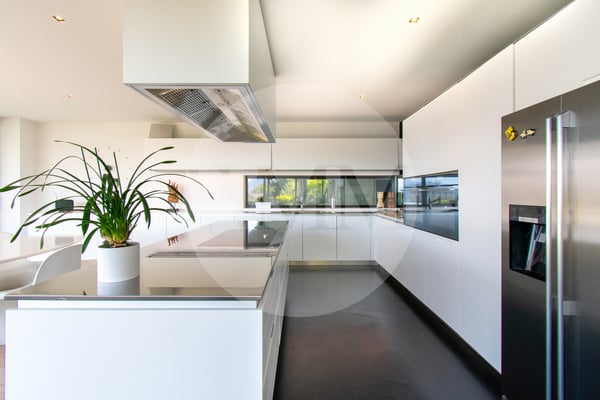 LUSSUOSA VILLA CON STUPENDA VISTA LAGO E INFINITY POOL 11