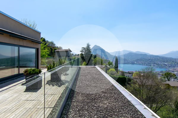 LUSSUOSA VILLA CON STUPENDA VISTA LAGO E INFINITY POOL 2