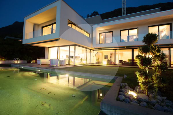 LUSSUOSA VILLA CON STUPENDA VISTA LAGO E INFINITY POOL 4