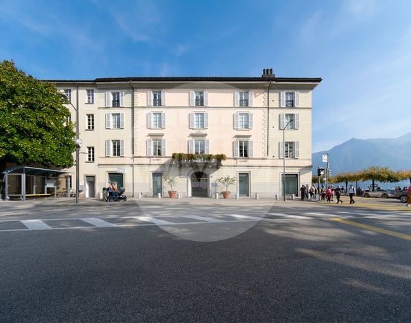 PRESTIGIOSI UFFICI CON VISTA LAGO IN EDIFICIO STORICO 11