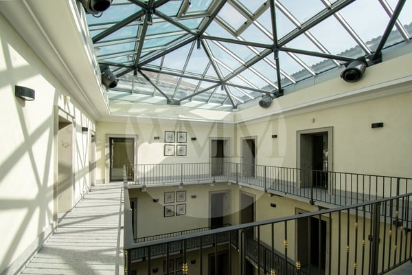 PRESTIGIOSI UFFICI CON VISTA LAGO IN EDIFICIO STORICO 10