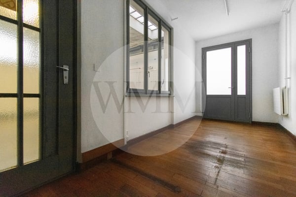 MAGAZZINO CON UFFICIO E ACCESSI INDIPENDENTI 1