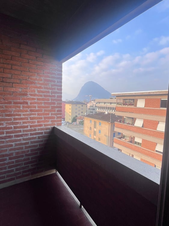 Monolocale con balcone e vista panoramica a Lugano 1
