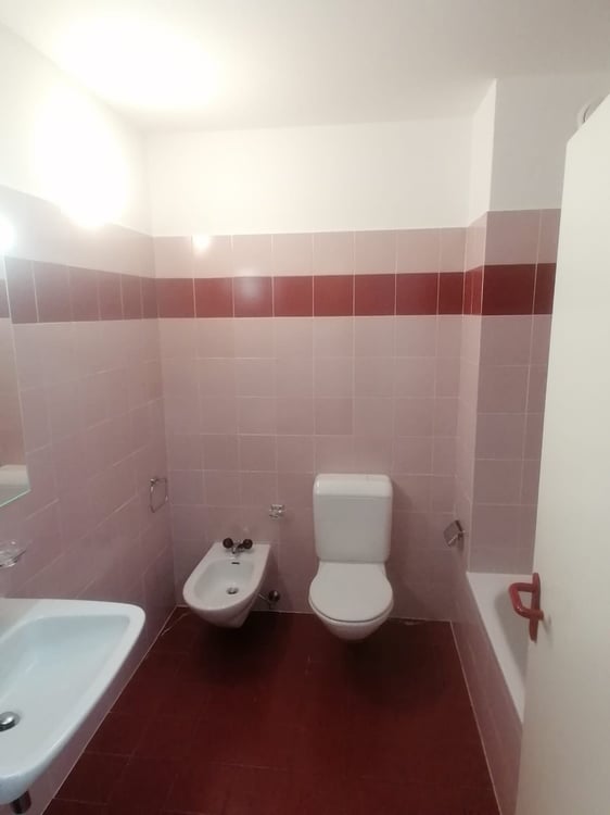 AFFITTASI 1.5 LOCALI A MENDRISIO 5