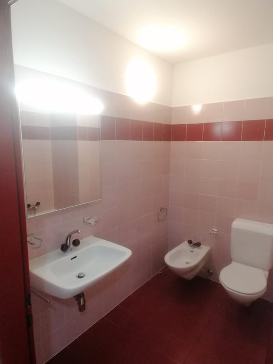 AFFITTASI 1.5 LOCALI A MENDRISIO 6