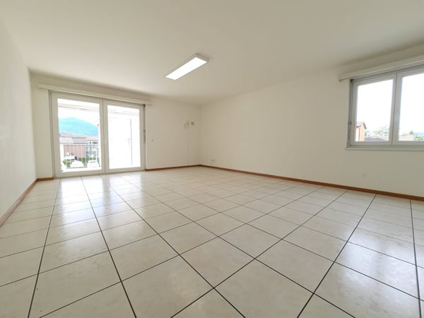 AFFITTASI 4.5 LOCALI A CASLANO 5