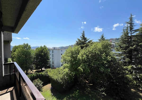 Luminoso e moderno appartamento di 2.5 locali con balcone a Lugano-Pregassona 9