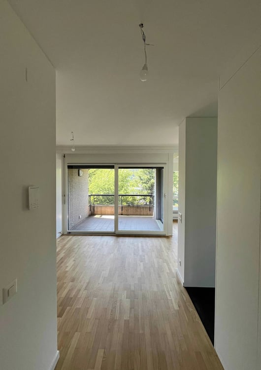 Luminoso e moderno appartamento di 2.5 locali con balcone a Lugano-Pregassona 2