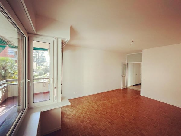 Luminoso appartamento di 2.5 locali con balcone a Lugano 1