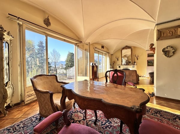 Affascinante villa storica con vista imperdibile sul Lago Maggiore 2