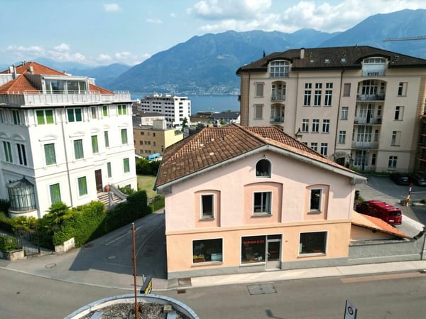 Muralto-straordinaria opportunità di investimento in proprietà commerciale e residenziale 3