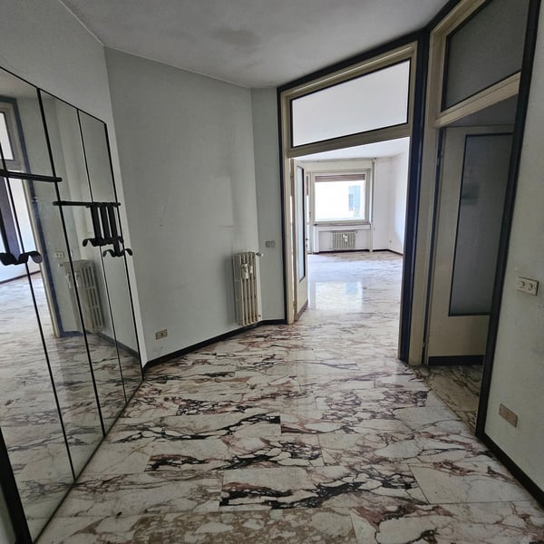 Appartamento spazioso di 4.5 locali in vendita a Varese – Via Felice Orrigoni 2 2