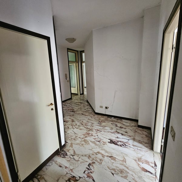 Appartamento spazioso di 4.5 locali in vendita a Varese – Via Felice Orrigoni 2 14