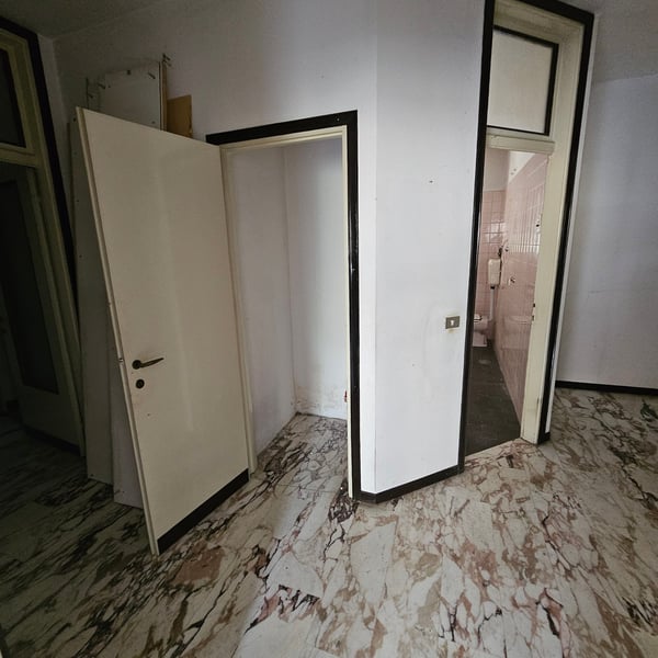 Appartamento spazioso di 4.5 locali in vendita a Varese – Via Felice Orrigoni 2 15