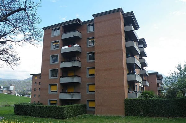 Luminoso appartamento di 3.5 locali con balcone a Manno 1