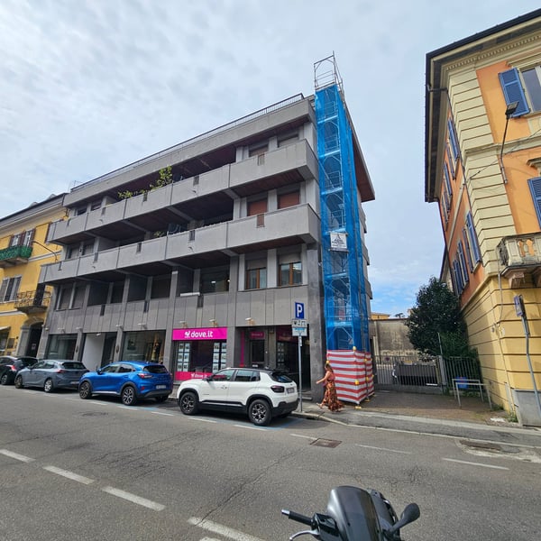 Appartamento 3.5 locali con balcone e parcheggio a Varese 1