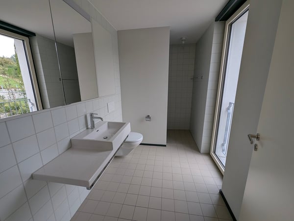 Moderne 4.5-Zimmer-Wohnung in Neubau mit Balkon 3