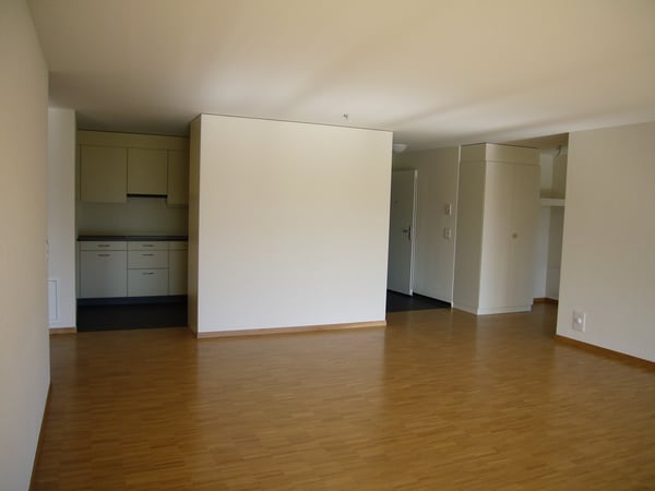 Komfortable Parterrewohnung mit grossem Sitzplatz und zwei Nasszellen 3