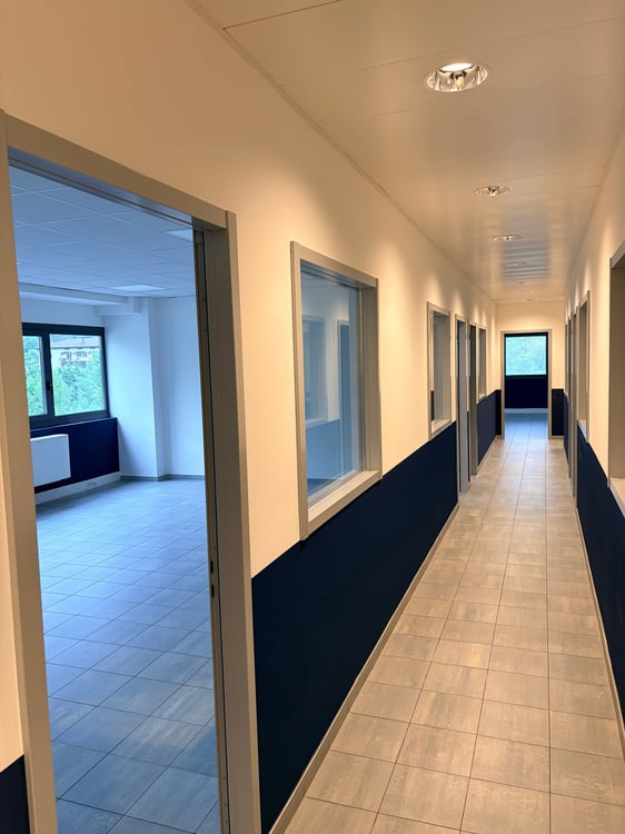 Gravesano - In affitto ampi uffici moderni con posteggi 5