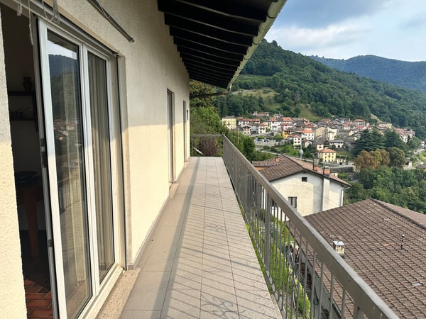 Splendida casa plurifamiliare a Muggio con 8.5 locali 7