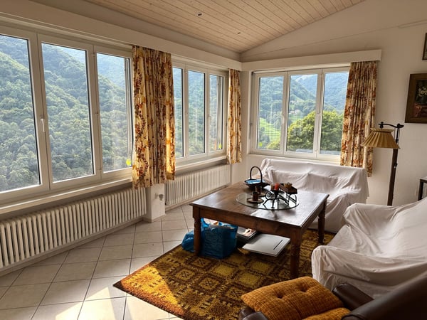 Splendida casa plurifamiliare a Muggio con 8.5 locali 2