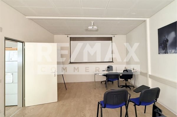 Spazio commerciale/ufficio di ca. 110 m² a Minusio espandibile e versatile 3