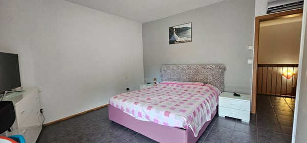 Casa unifamiliare moderna con vista panoramica a Lodrino 15