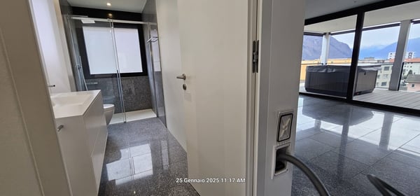 Spazioso attico di 1.5 locali con vista panoramica a Biasca 6