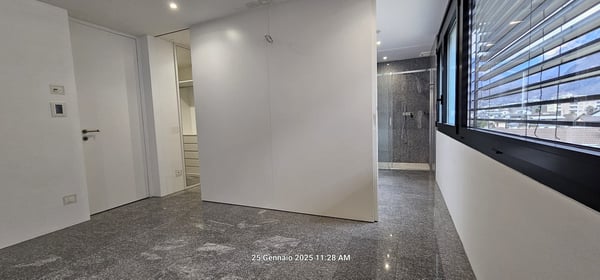 Spazioso attico di 1.5 locali con vista panoramica a Biasca 10